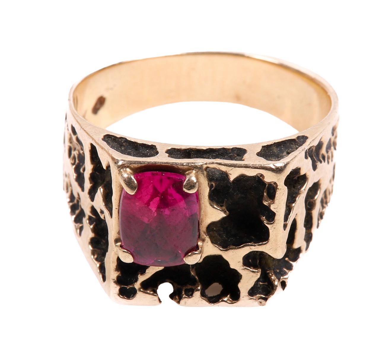 Appraisal: K Mens ruby ring textured gold with pinkish reddish stone