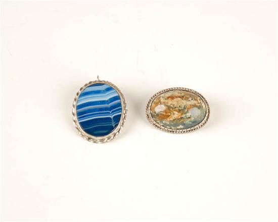 Appraisal: Two Oval Stone Brooches one with a cabochon agate set