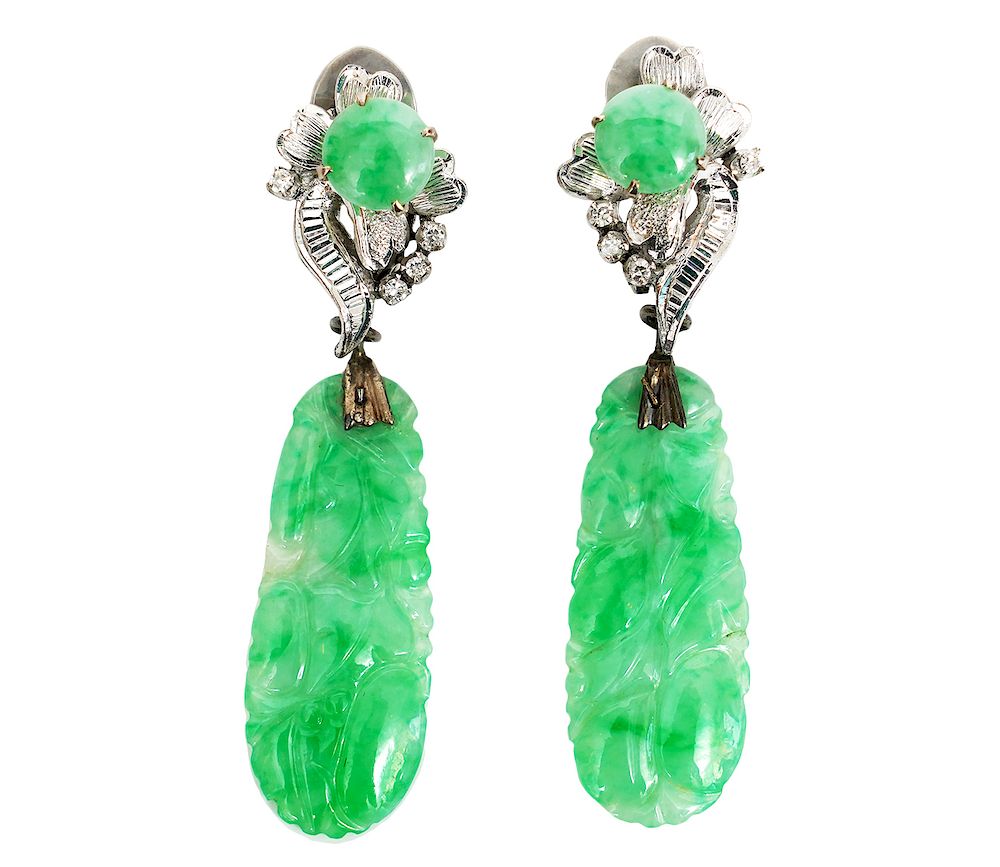 Appraisal: Pr Diamond Jade kt White Gold Earrings Articulated pierced drop