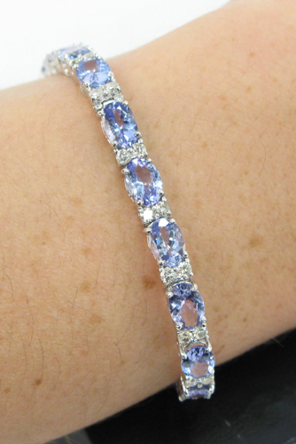 Appraisal: TANZANITE DIAMOND AND FOURTEEN KARAT WHITE GOLD TENNIS BRACELET oval-cut