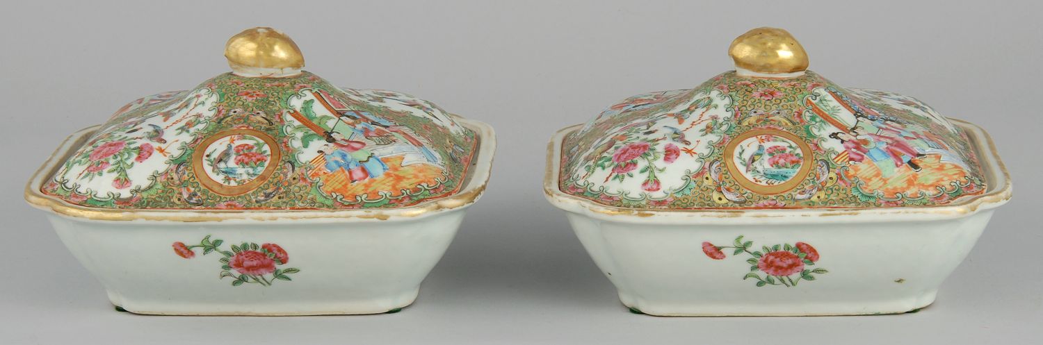 Appraisal: PAIR OF CHINESE EXPORT ROSE MANDARIN PORCELAIN COVERED VEGETABLE DISHES