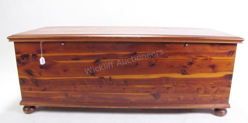 Appraisal: A vintage cedar chest by Lane with Lid-Lift system x