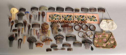 Appraisal: Large group of tortoiseshell and plastic hair combs together with