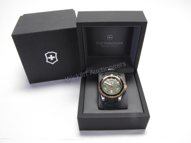 Appraisal: A gentleman's Victorinox Swiss Army Maverick wristwatch stainless steel case