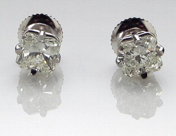 Appraisal: A pair of diamond stud earrings each earring set with