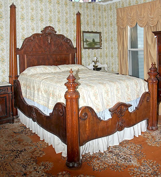 Appraisal: Mallard Style Bed An early th century possibly Mallard poster