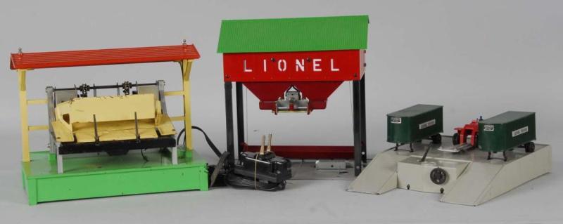 Appraisal: Lot of Lionel O-Gauge Accessories Description American Post-war Includes no