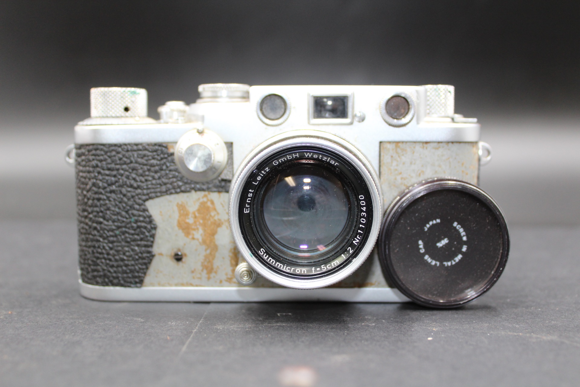 Appraisal: A VINTAGE LEICA IIIF CAMERA C The Leica camera serial