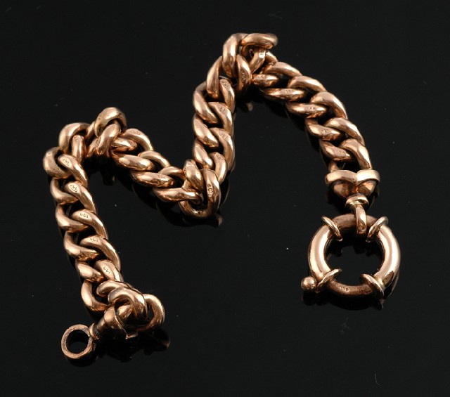 Appraisal: A gold bracelet The ct rose gold curb link bracelet