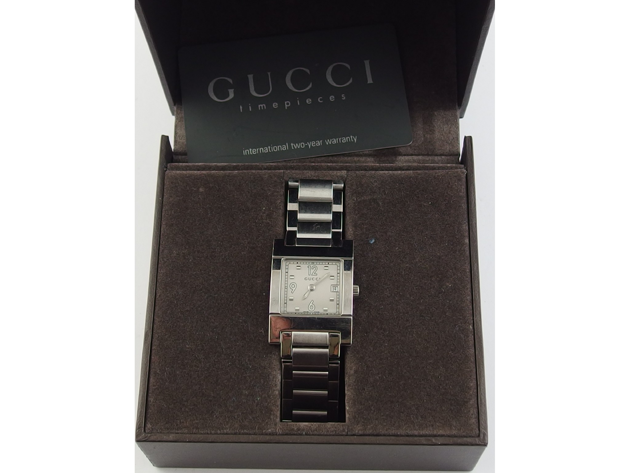 Appraisal: A ladies Gucci L watch in stainless steel stamped