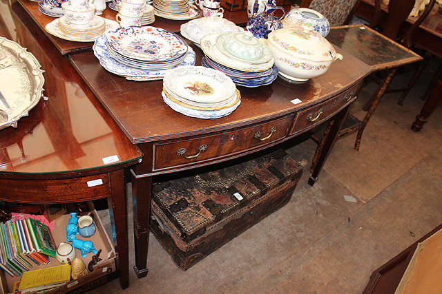 Appraisal: A WHITE MARBLE TOPPED CIRCULAR TABLE with cast iron base