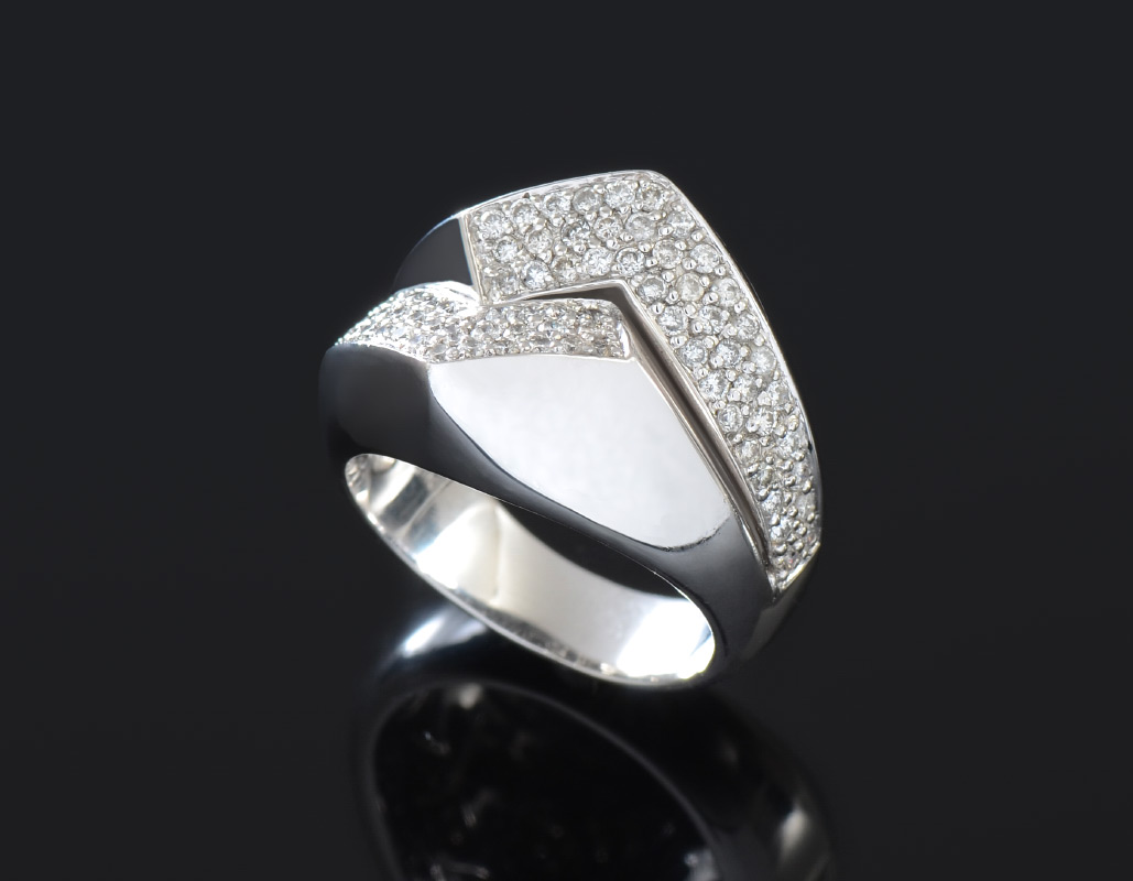 Appraisal: K CTW BULGARI STYLE DIAMOND RING K white gold ring