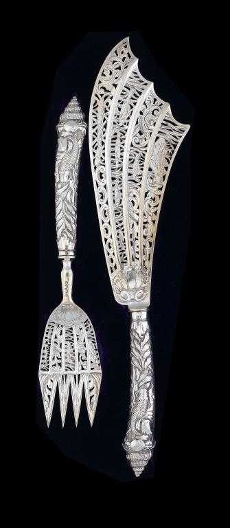 Appraisal: A FINE PAIR OF VICTORIAN 'MARINE' FISH SERVERS the wing