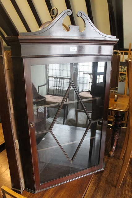 Appraisal: AN EDWARDIAN MAHOGANY CORNER CABINET enclosed by single glazed door