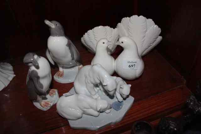 Appraisal: A LLADRO FIGURE of a pair of turtle doves together