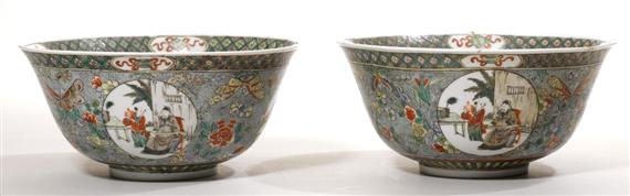 Appraisal: A PAIR OF FAMILLE VERTE BOWLS China Kangxi period D