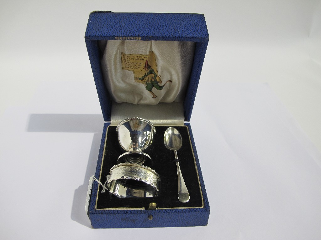 Appraisal: A cased three piece silver christening set Birmingham