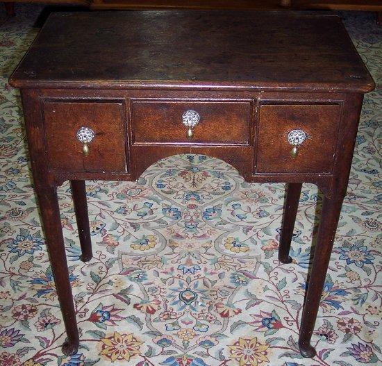 Appraisal: An early th Century oak kneehole side table fitted a