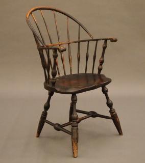 Appraisal: New England sack back Windsor armchair An th century New