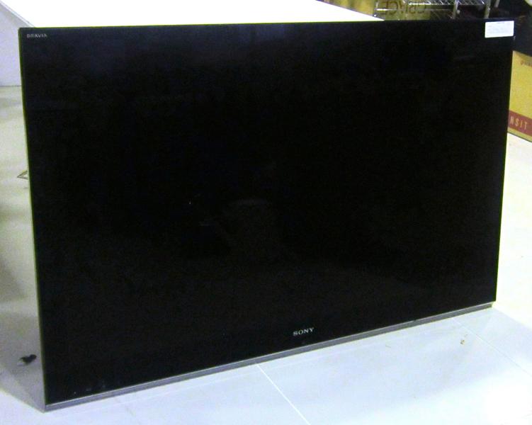 Appraisal: A SONY BRAVIA COLOUR TELEVISION SET CM A SONY BRAVIA