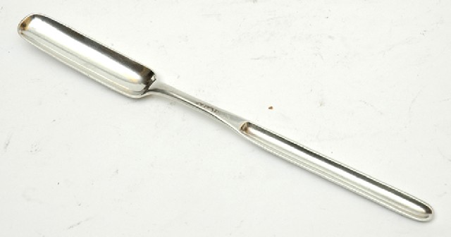 Appraisal: A GEORGE III IRISH STERLING SILVER MARROW SCOOP Maker's mark