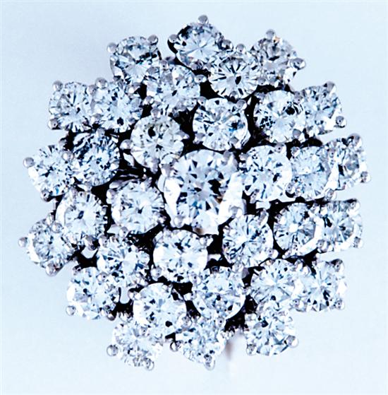 Appraisal: Diamond cocktail ring round brilliant-cut diamonds ctw color F-G clarity