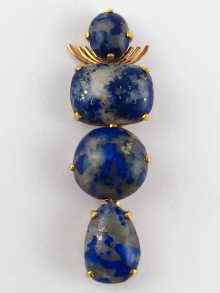 Appraisal: A yellow metal tests carat gold brooch set with lapis