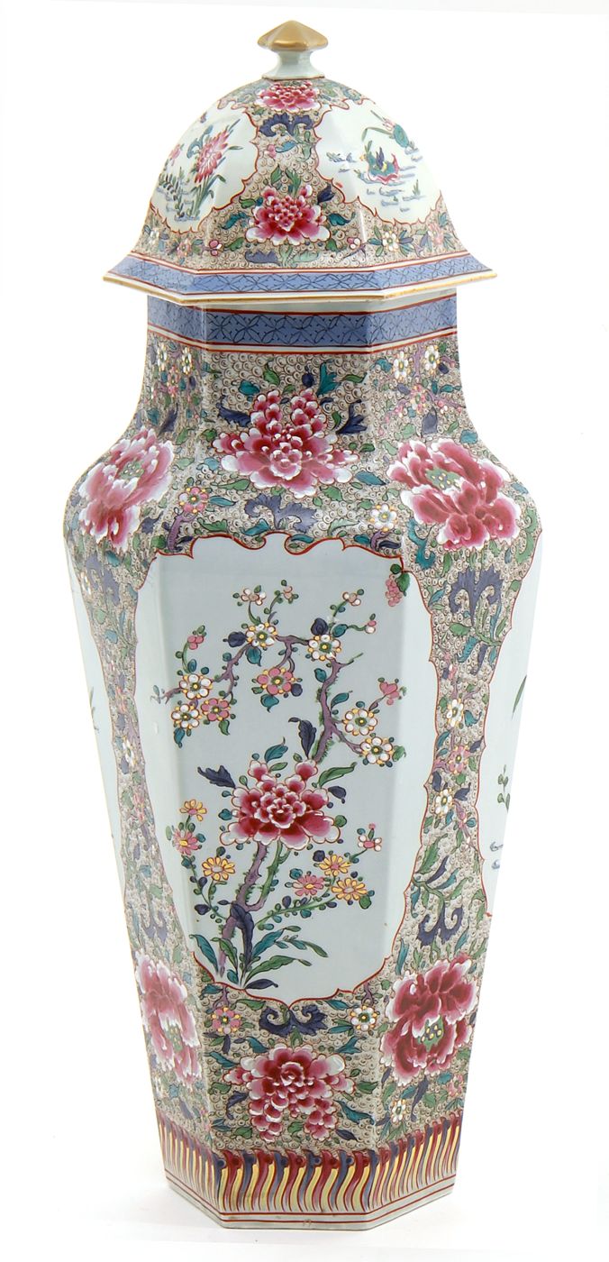 Appraisal: CHINESE EXPORT FAMILLE VERTE PORCELAIN VASE th CenturyIn octagonal baluster