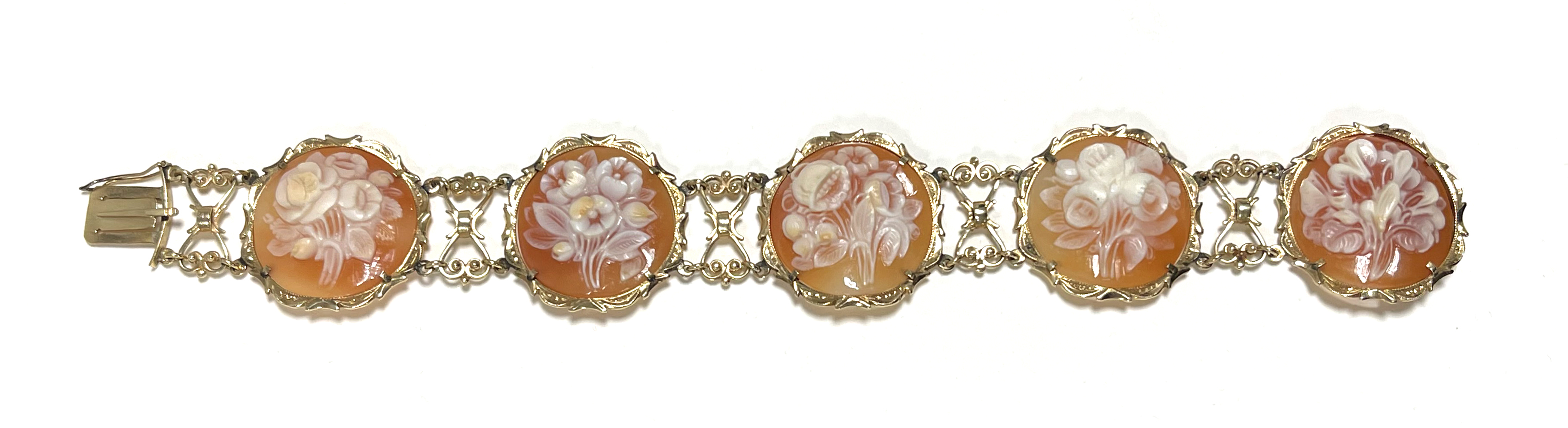 Appraisal: K GOLD BRACELET WITH SHELL CAMEO grams