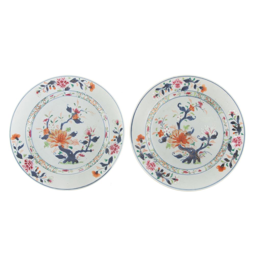 Appraisal: Pair of Chinese Export Polychrome Plates Circa Famille Rose Rouge