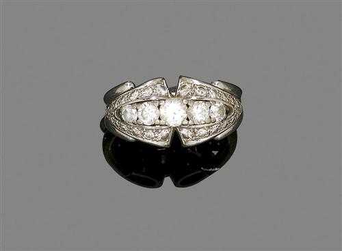 Appraisal: DIAMOND RING ca White gold Decorative ring the top decorated