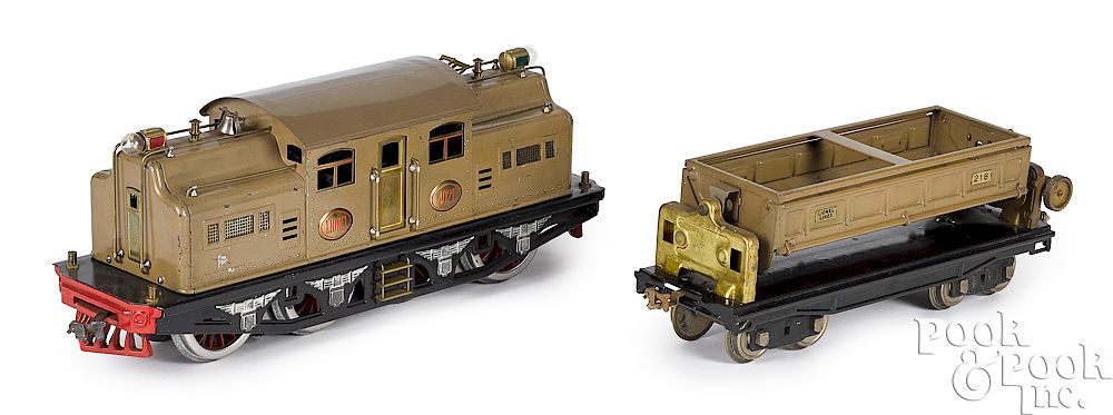 Appraisal: Lionel train locomotive and dump car Lionel standard gauge E