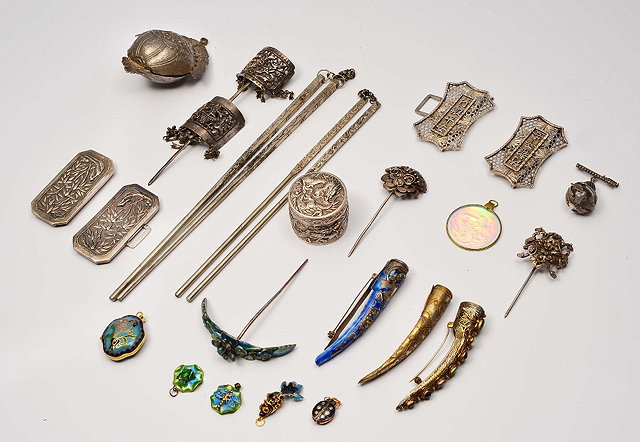 Appraisal: A GROUP OF CHINESE AND OTHER JEWELLERY PIECES to include