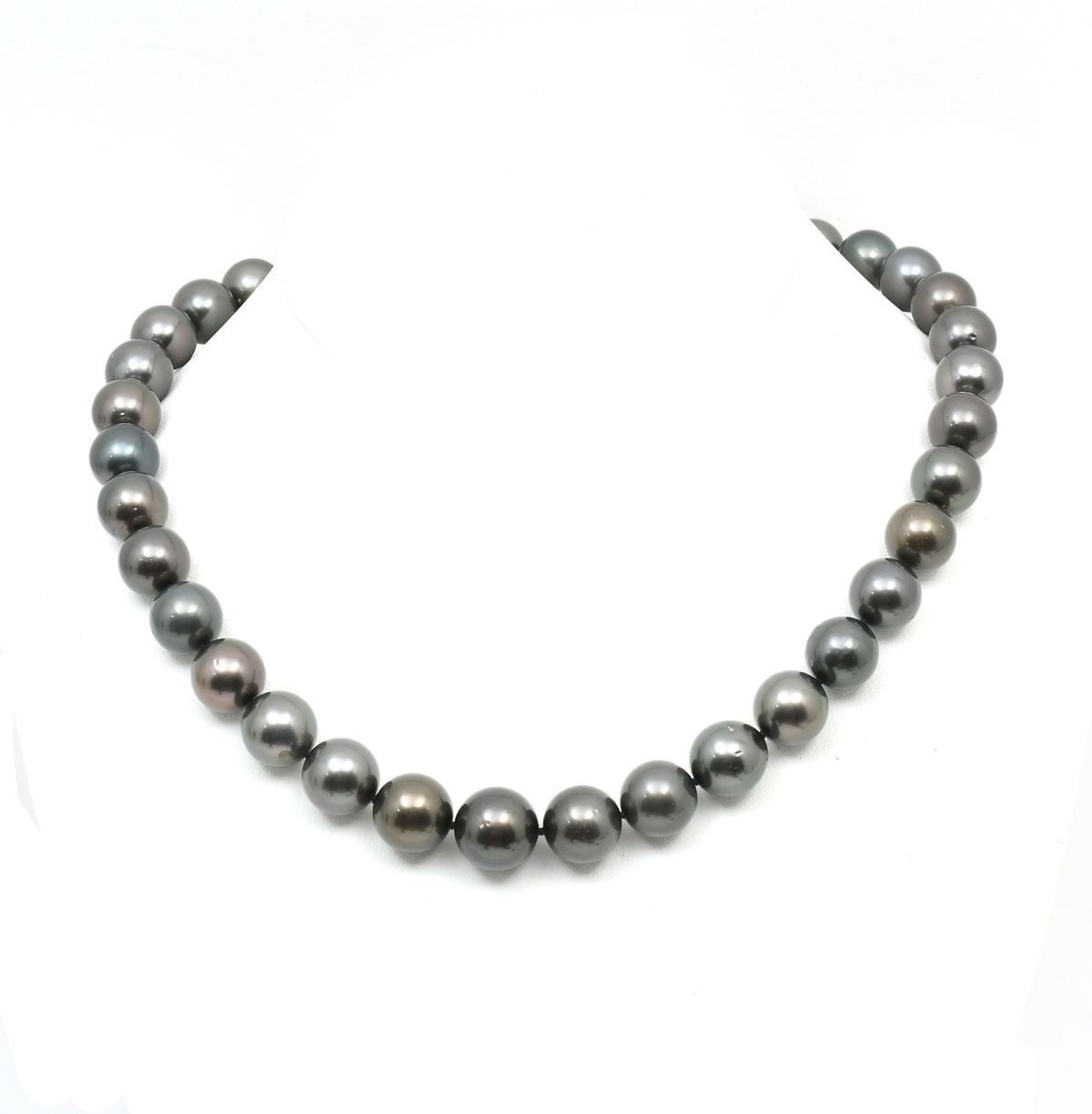 Appraisal: K SOUTH SEA PEARL NECKLACE Graduated strand of pearls -