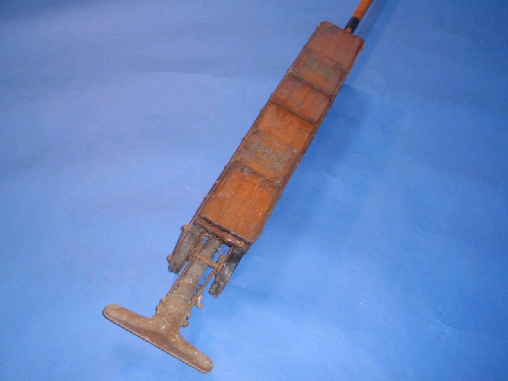 Appraisal: An early thC Daisy Sweeper model No with leather bellows