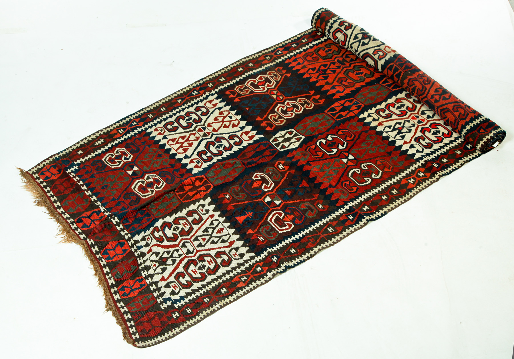 Appraisal: HANDMADE ORIENTAL RUNNER Twentieth century Wool flatweave Kilim geometric pattern