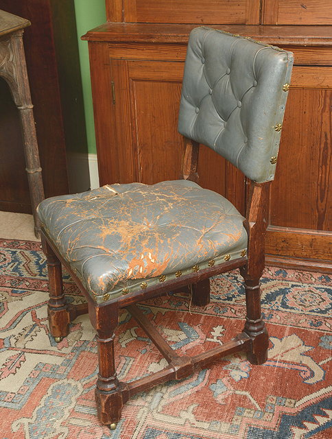 Appraisal: A VICTORIAN OAK AND GREY LEATHER BUTTON UPHOLSTERED DINING CHAIR