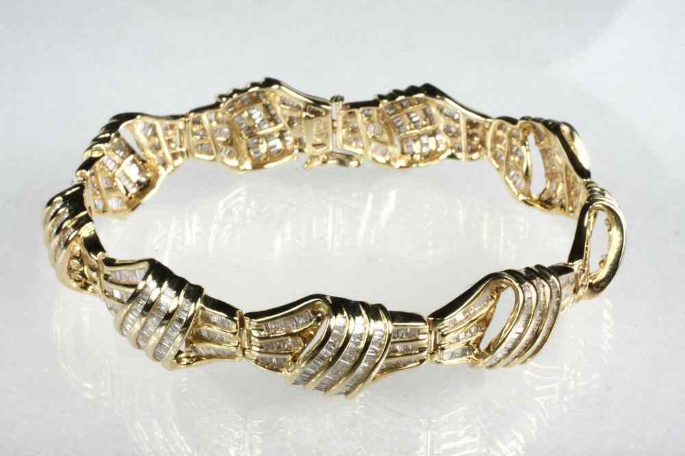 Appraisal: BRACELET - K yellow gold and diamond retro style bracelet