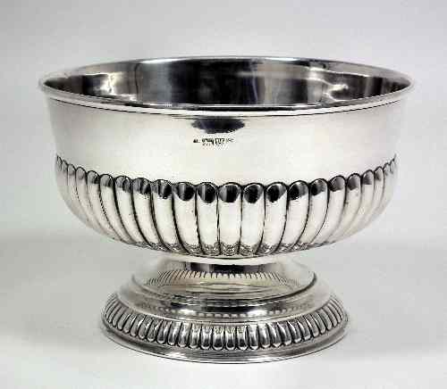 Appraisal: An Edward VII silver circular rose bowl with part gadrooned