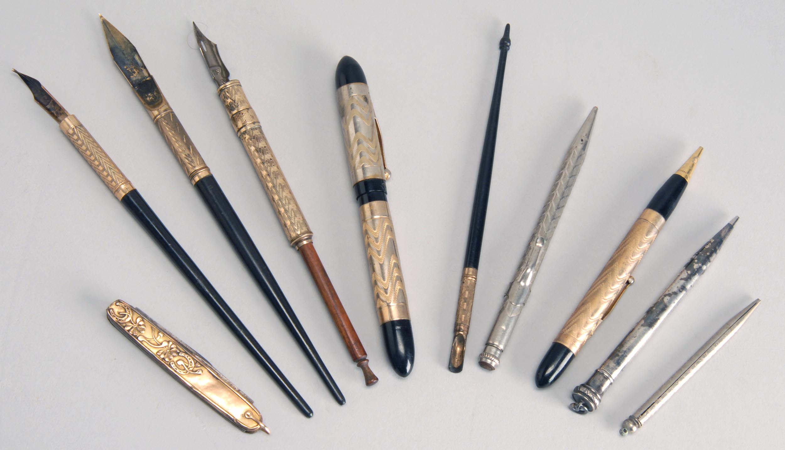 Appraisal: LOT OF LATE TH EARLY TH CENTURY FOUNTAIN PENS MECHANICAL