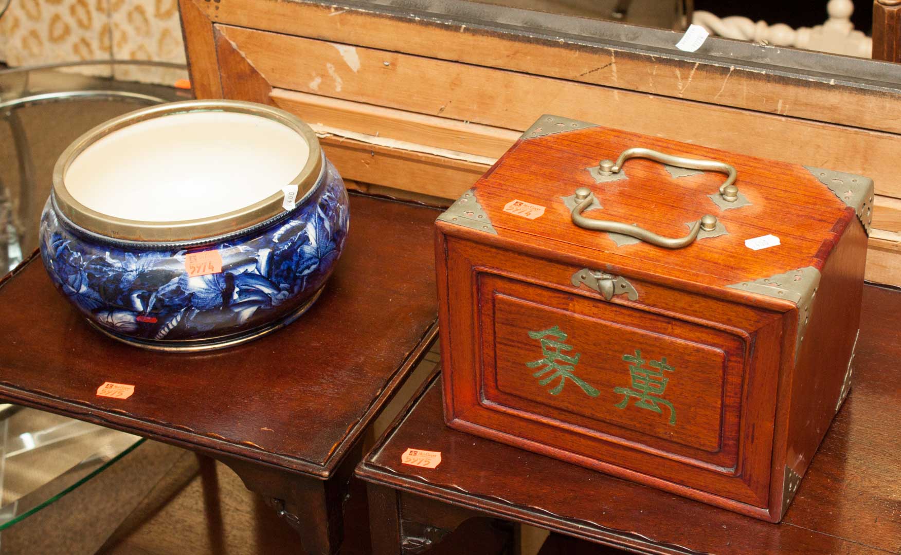 Appraisal: Boxed mahjong set and an English transferware bowl