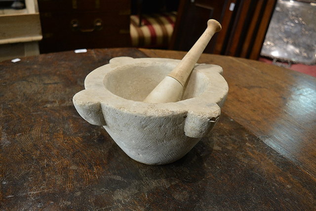 Appraisal: A Victorian marble pestle and mortar