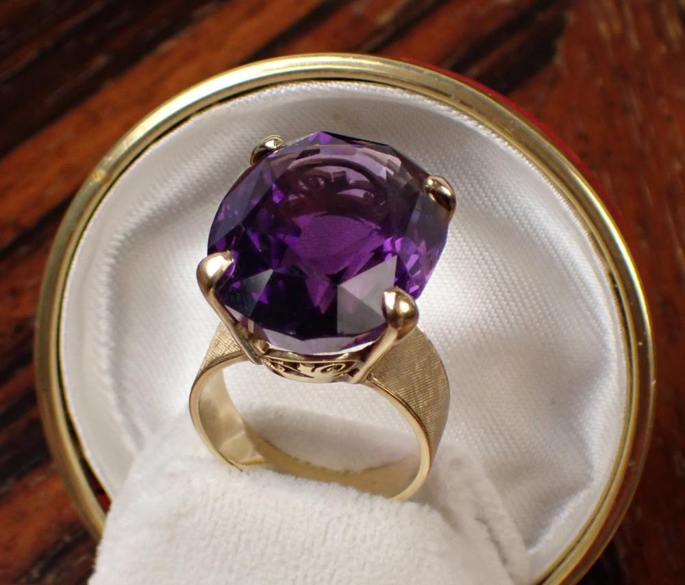 Appraisal: AMETHYST AND FOURTEEN KARAT GOLD SOLITAIRE RING The k yellow