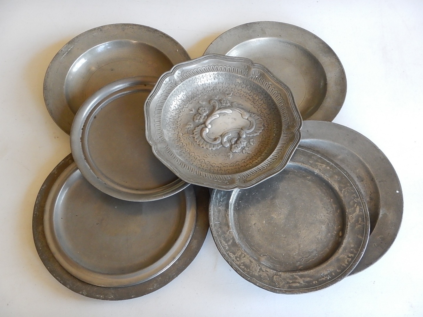 Appraisal: A collection of thC thC pewter plates and dishes including