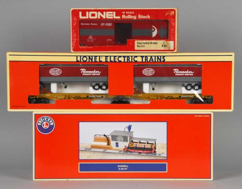 Appraisal: Lot of Lionel Contemporary Train Pieces Description American Includes one