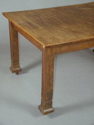 Appraisal: An oak draw leaf dining table early th century upon