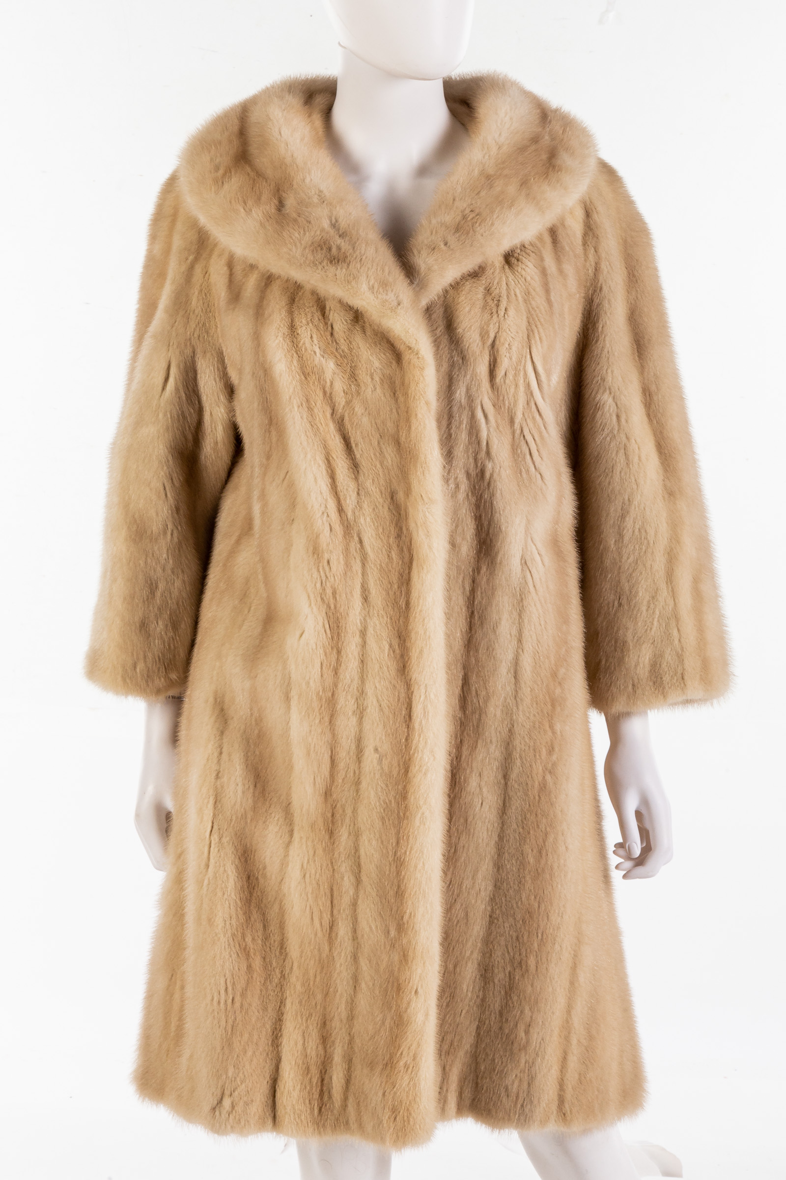 Appraisal: VINTAGE HONEY BLONDE MINK FUR COAT Label reads pale blue