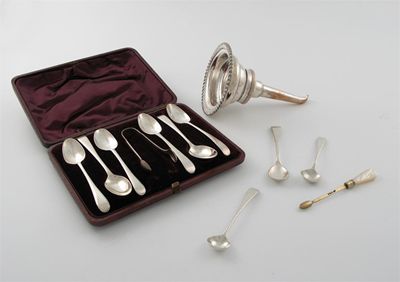 Appraisal: A quantity of assorted tea and condiment spoons a cased