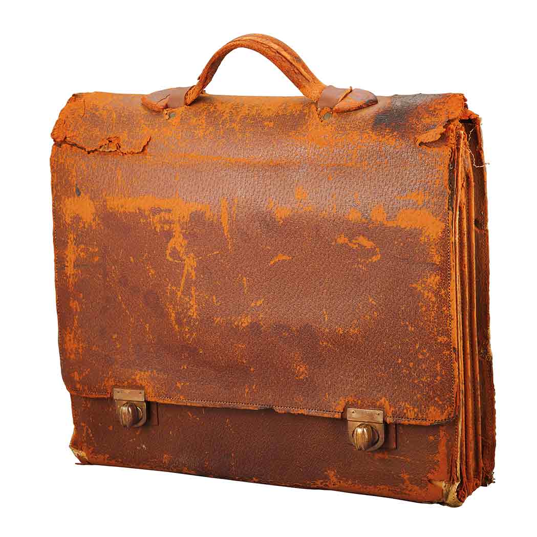 Appraisal: Asprey Travel Case s Brown leather with brass latches the