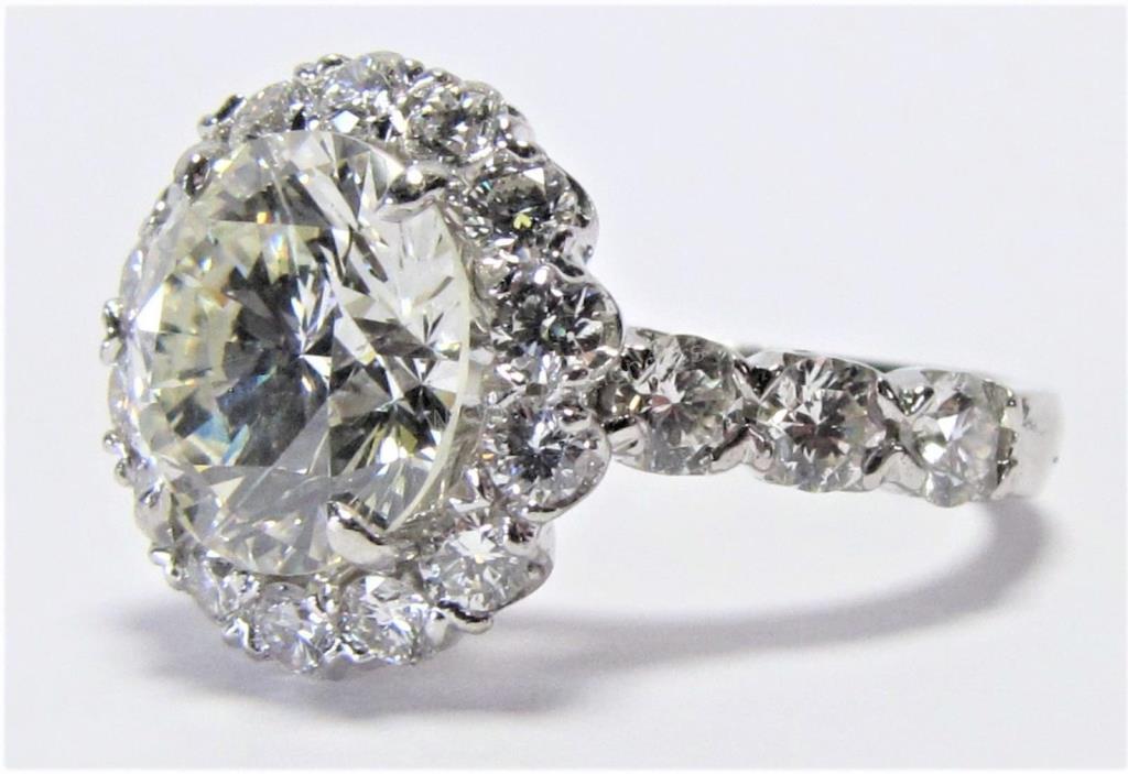 Appraisal: An K white gold lady's ring by Christopher Designs containing